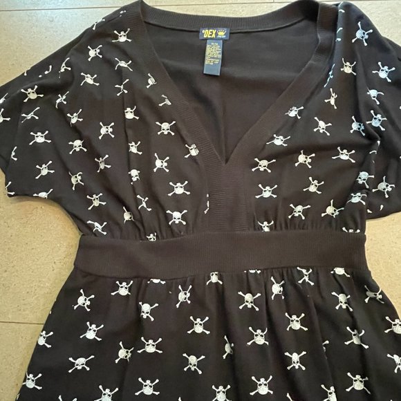 Dex Black Tunic top with skulls pattern - Size Medium - Picture 2 of 9